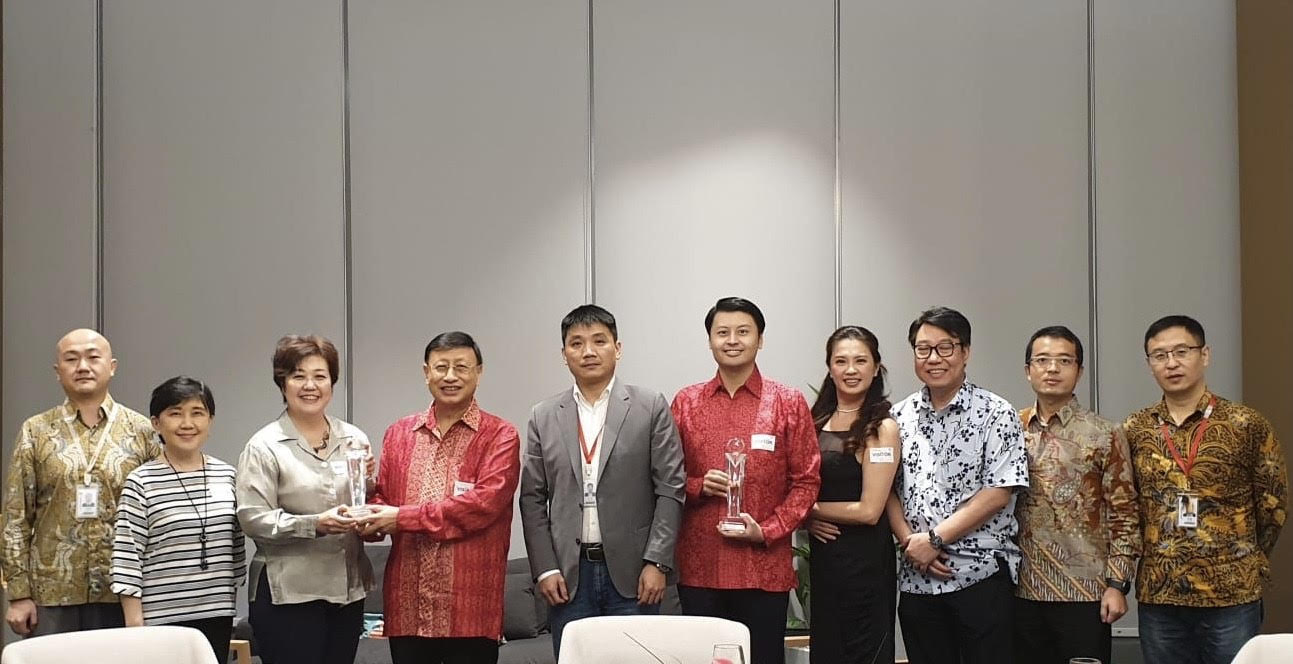 Pemberian Dua Penghargaan Sekaligus sebagai Apresiasi Huawei Indonesia terhadap kinerja VIVERE Group